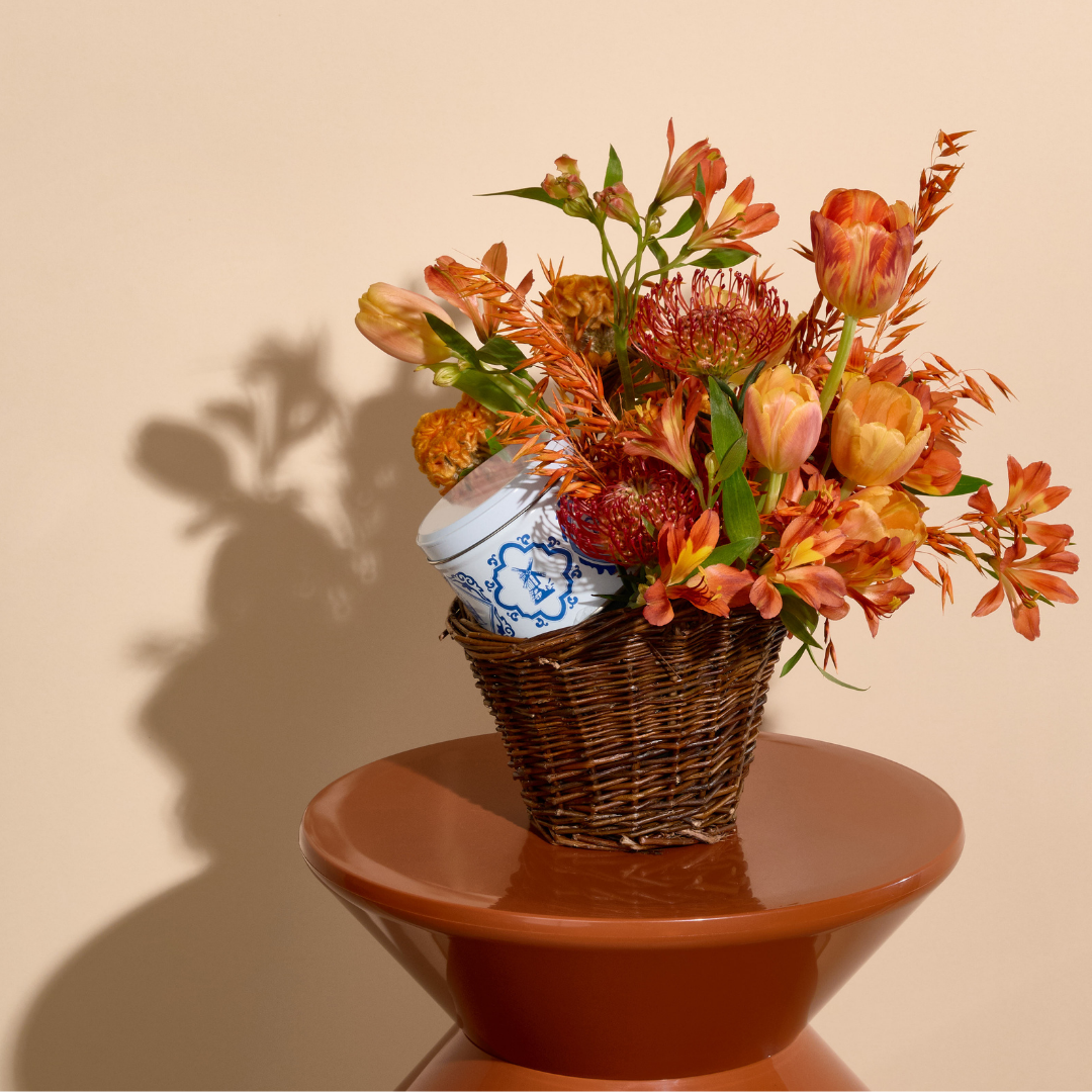 Fresh Blooms & Premium Stroopwafels (230 gram)