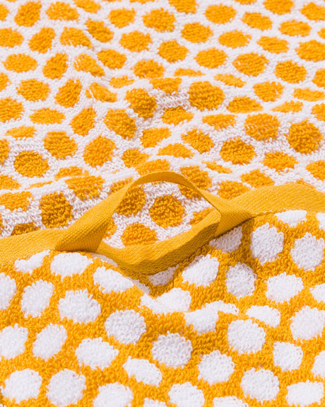 Hema Gastendoek Okergeel met Stippen / Guest Towel Dotted Ocher Yellow (30 x 55 cm)